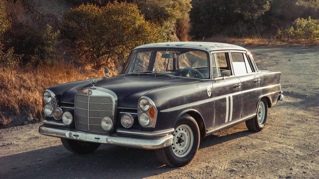 Zaujímavý 1965 Mercedes 220S za 10 000 dolárov