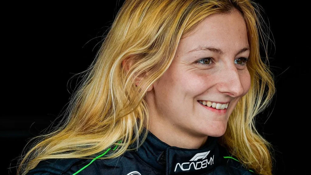 Doriane Pin na szczycie F1 Academy