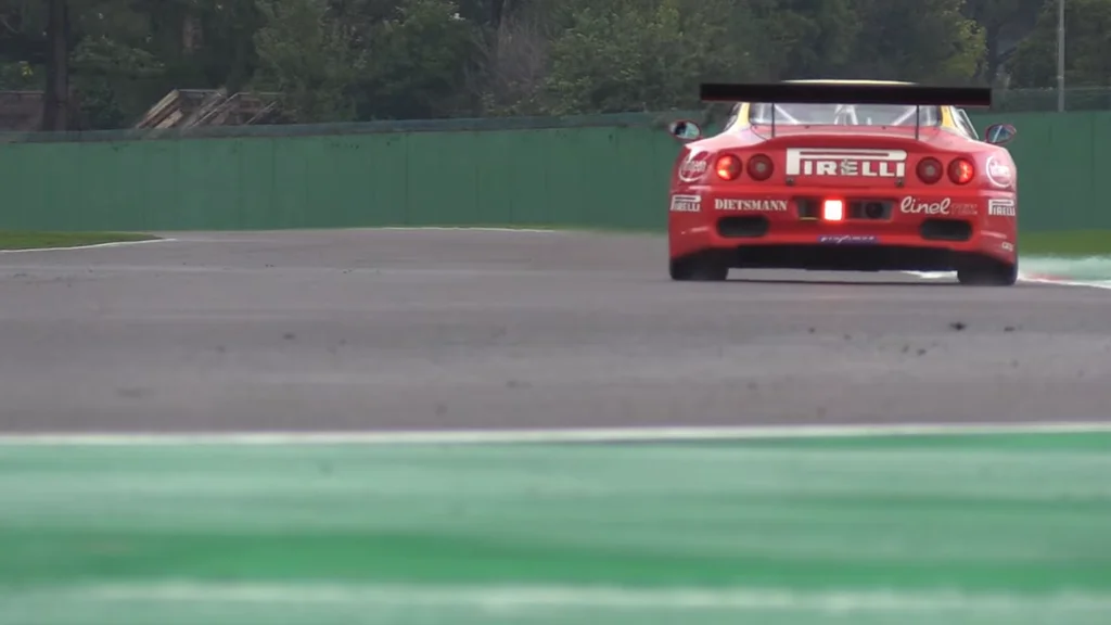 Zvuk Ferrari 550 Maranello v GT1: nečekaná krása