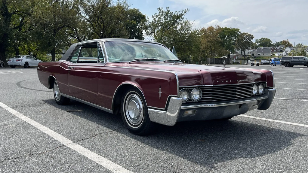 Odkryj 1966 Lincoln Continental Coupe