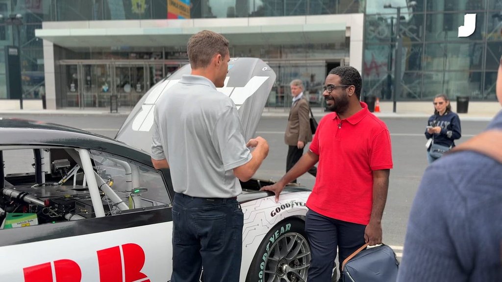 Elektryczny prototyp NASCAR od Davida Ragana