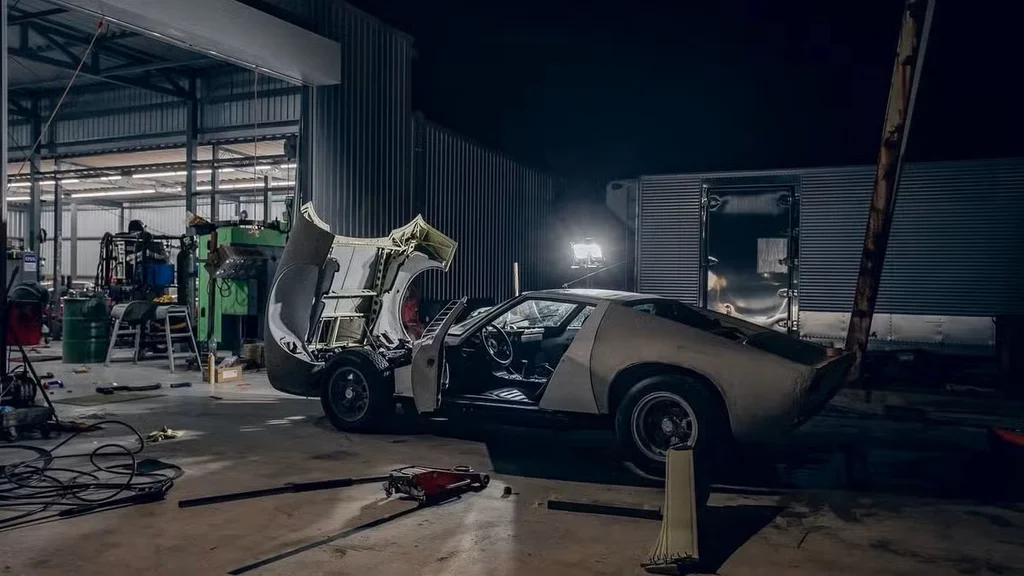 Transformacja Lamborghini Miura przez Liberty Walk